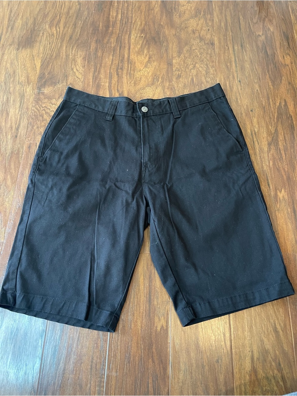 Volcom Men's Casual Black Chino Flat Front Shorts Size 33 Skater Streetwear